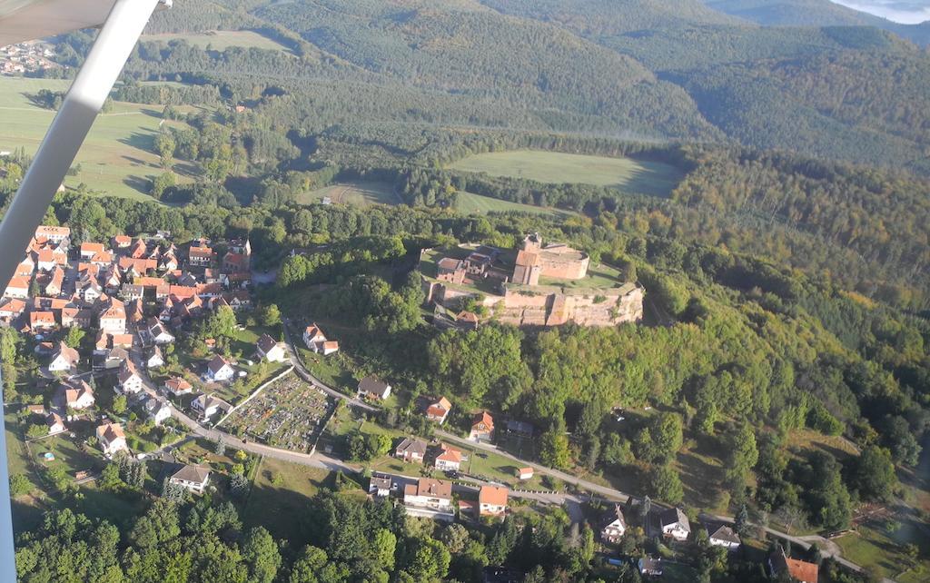 Au Pied Du Chateau Lichtenberg Rom bilde